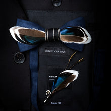 Charger l'image dans la galerie, Broche et Nœud papillon en plumes naturelles pour Homme.