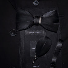 Charger l'image dans la galerie, Broche et Nœud papillon en plumes naturelles pour Homme.