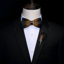 Charger l'image dans la galerie, Broche et Nœud papillon en plumes naturelles pour Homme.